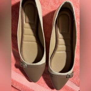 Woman’s flat shoes